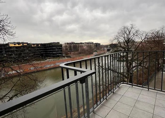 Staromiejski Bulwar By The River فروتسواف