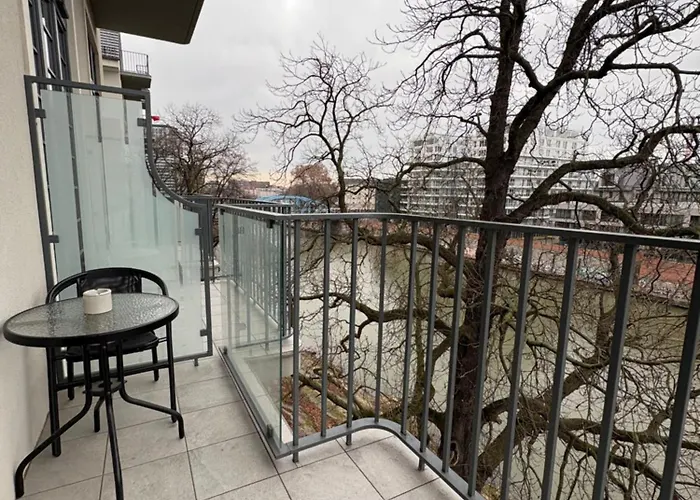 Staromiejski Bulwar By The River فروتسواف