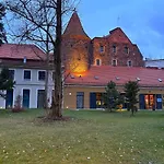 Staromiejski Bulwar By The River 公寓
