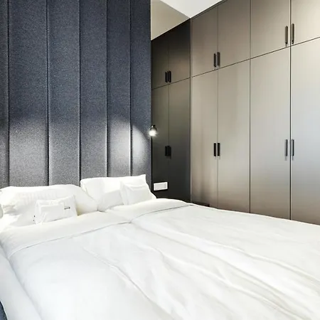 Staromiejski Bulwar By The River - Jana Pawla Ii *