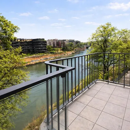 Staromiejski Bulwar By The River Apartment *