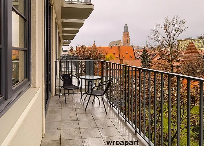 Staromiejski Bulwar By The River